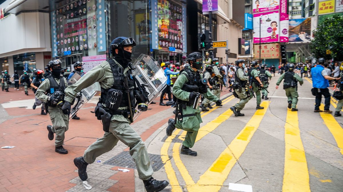 Chaos v Hongkongu. Tisíce demonstrantů protestují proti čínskému zákonu